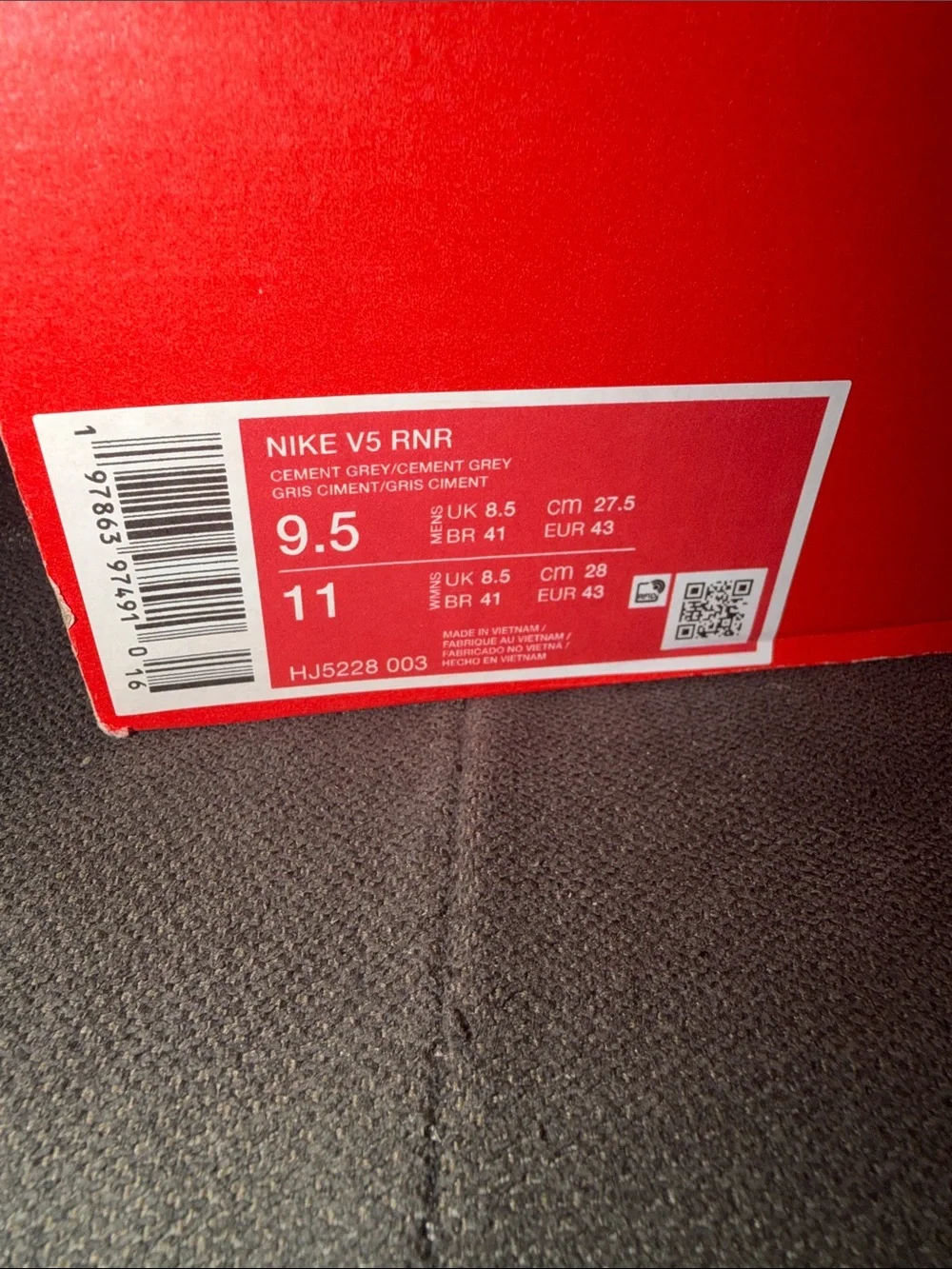Nike Vomero 5 Shoes - men size 9.5/ women 11
